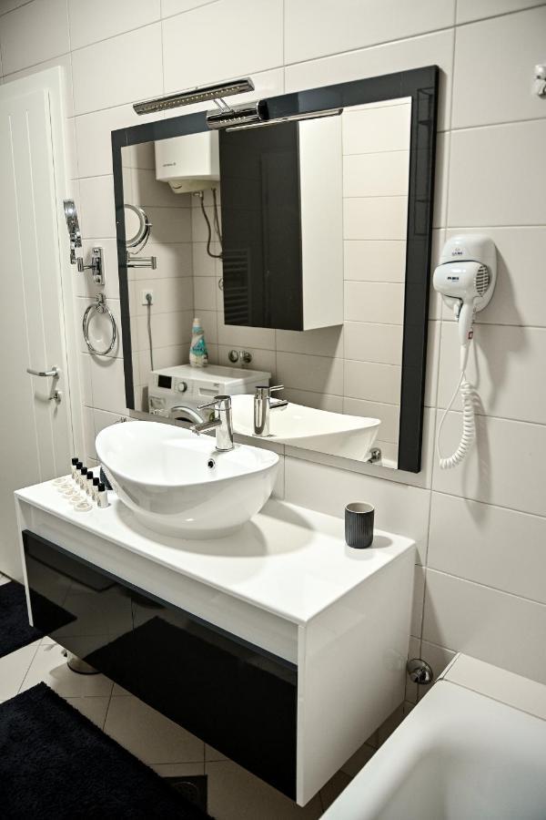 Luxury Apartment Karic Free Parking Τούζλα Εξωτερικό φωτογραφία